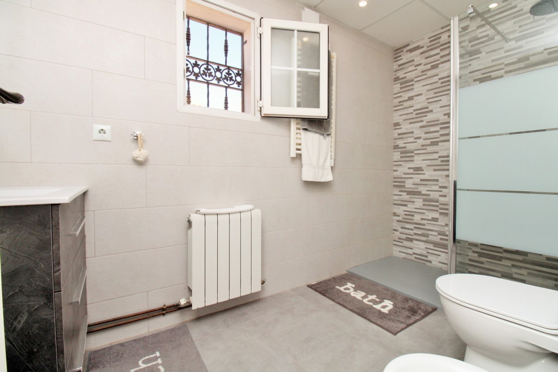 Resale - Villa -
Villamartín - Los Dolses