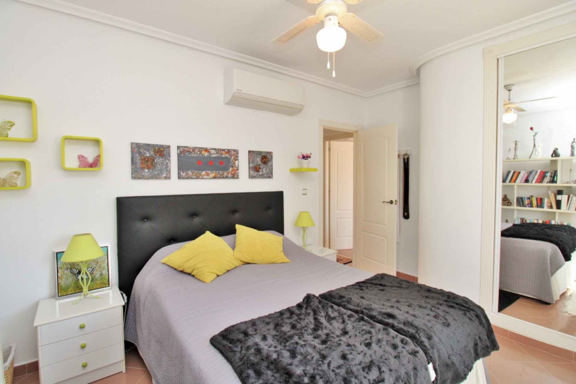 Resale - Villa -
Villamartín - Los Dolses