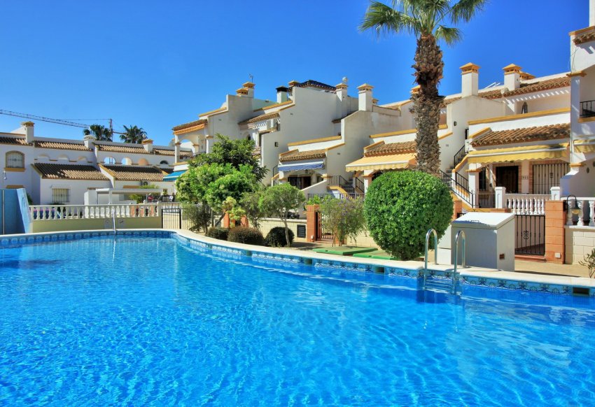 Resale - Villa -
Villamartín - Los Dolses