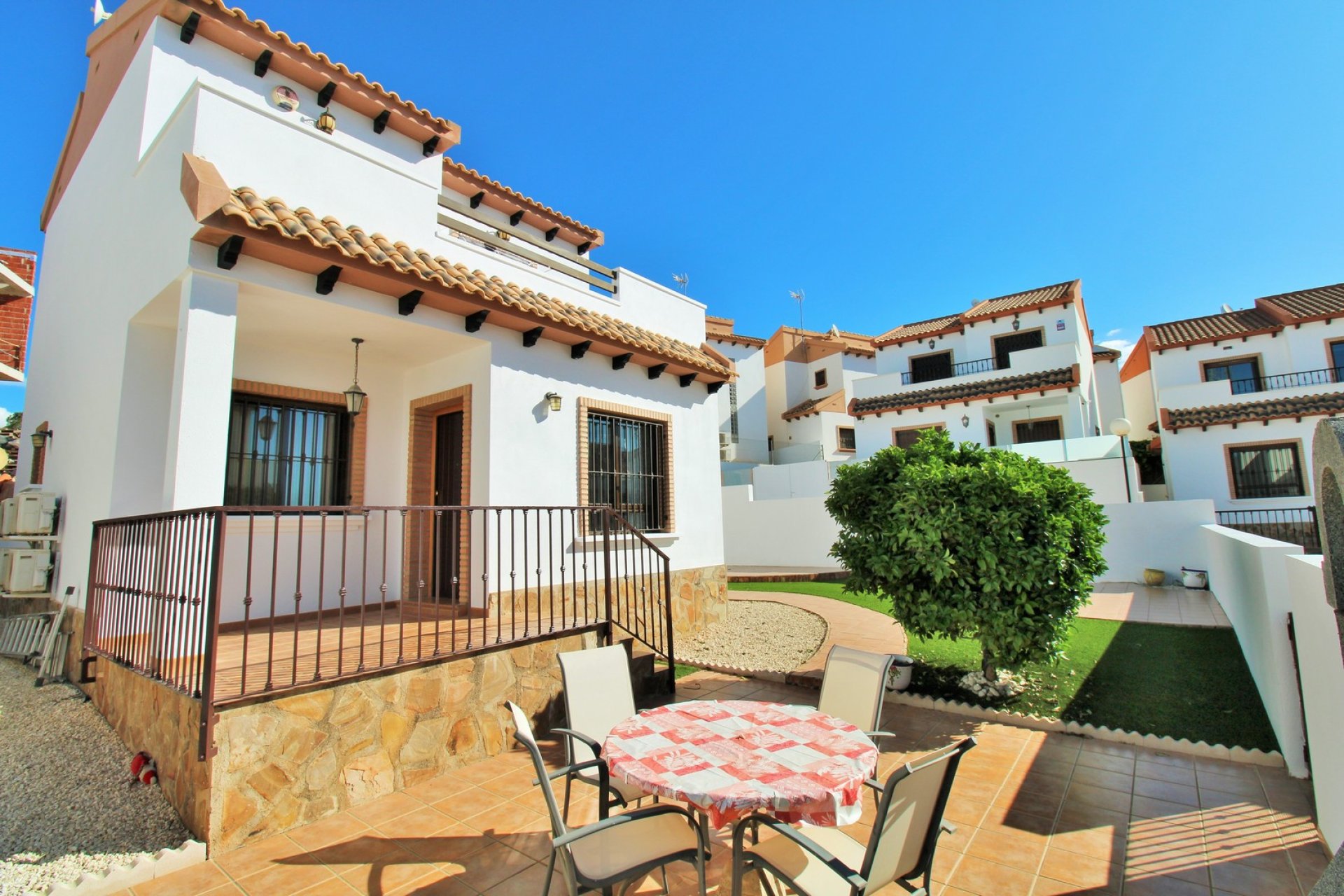 Resale - Villa -
Villamartín - PAU 8