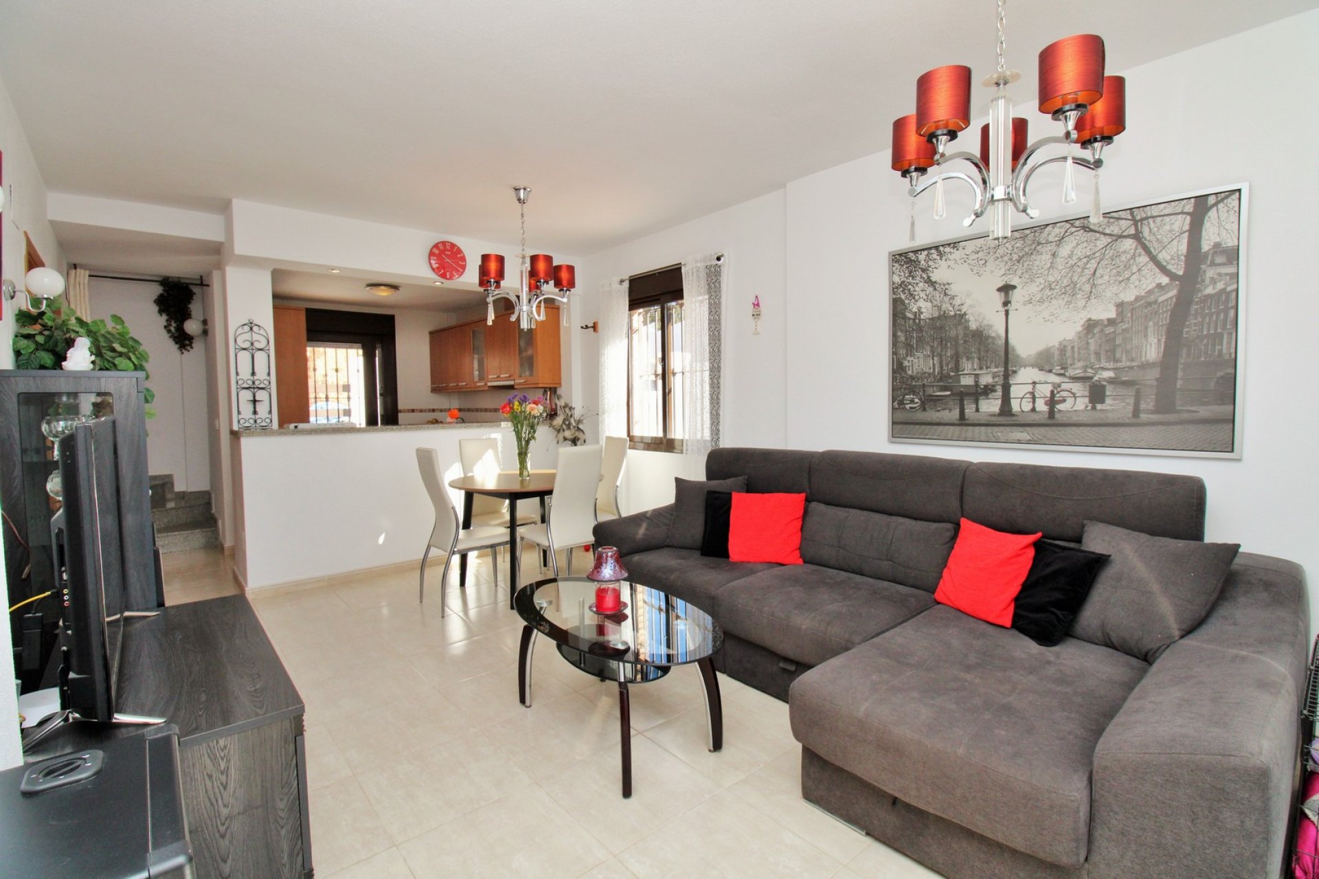 Resale - Villa -
Villamartín - PAU 8