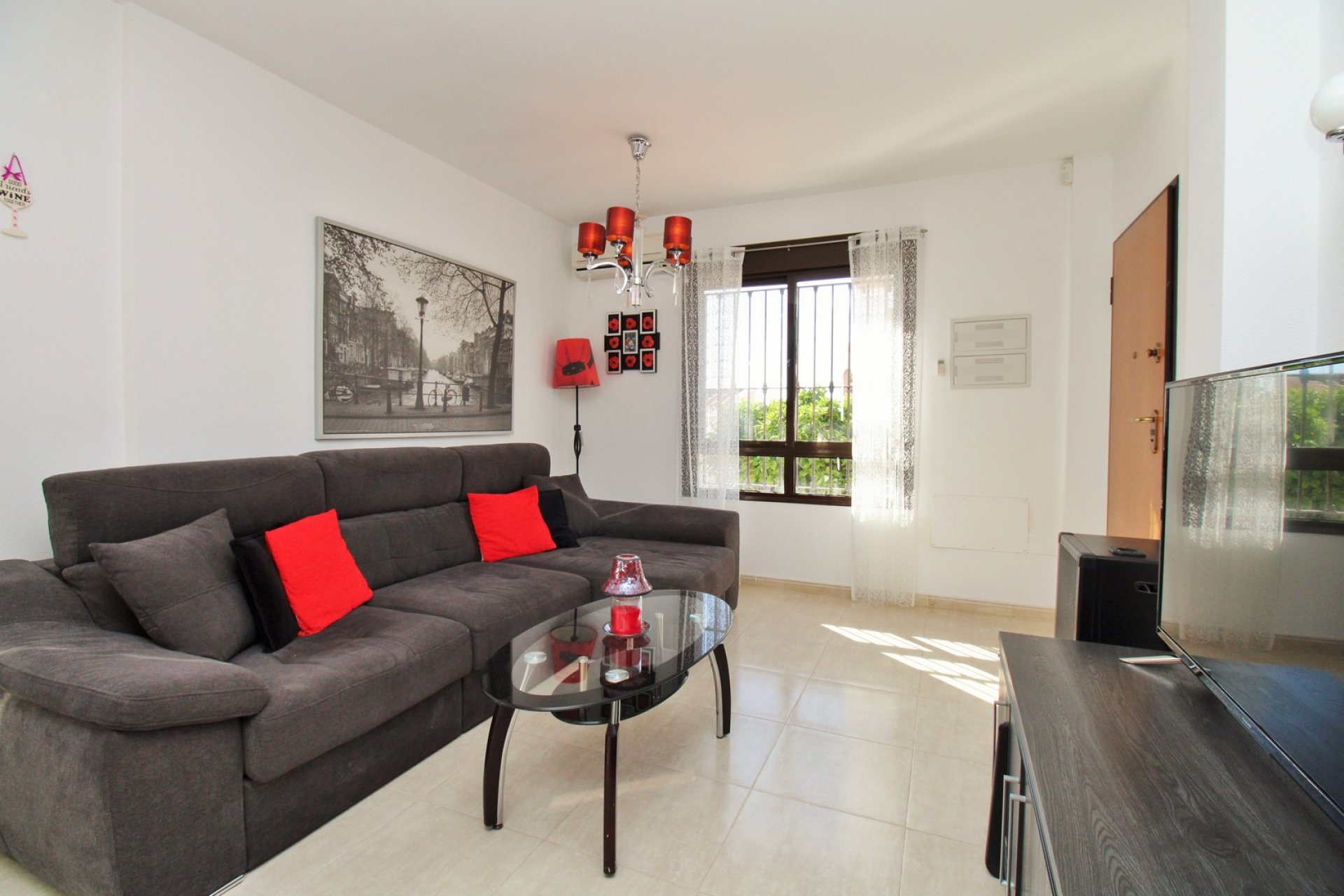 Resale - Villa -
Villamartín - PAU 8