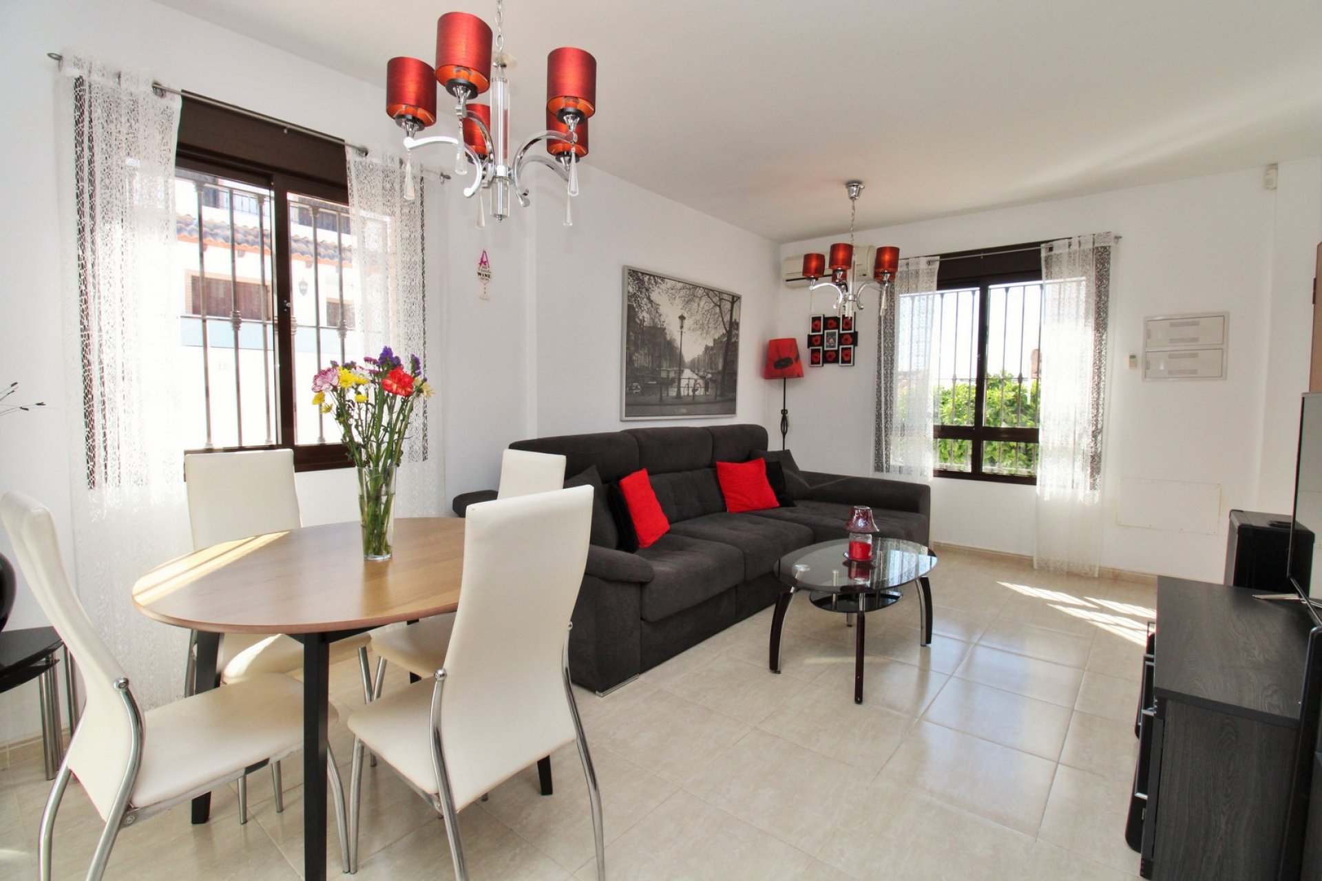 Resale - Villa -
Villamartín - PAU 8
