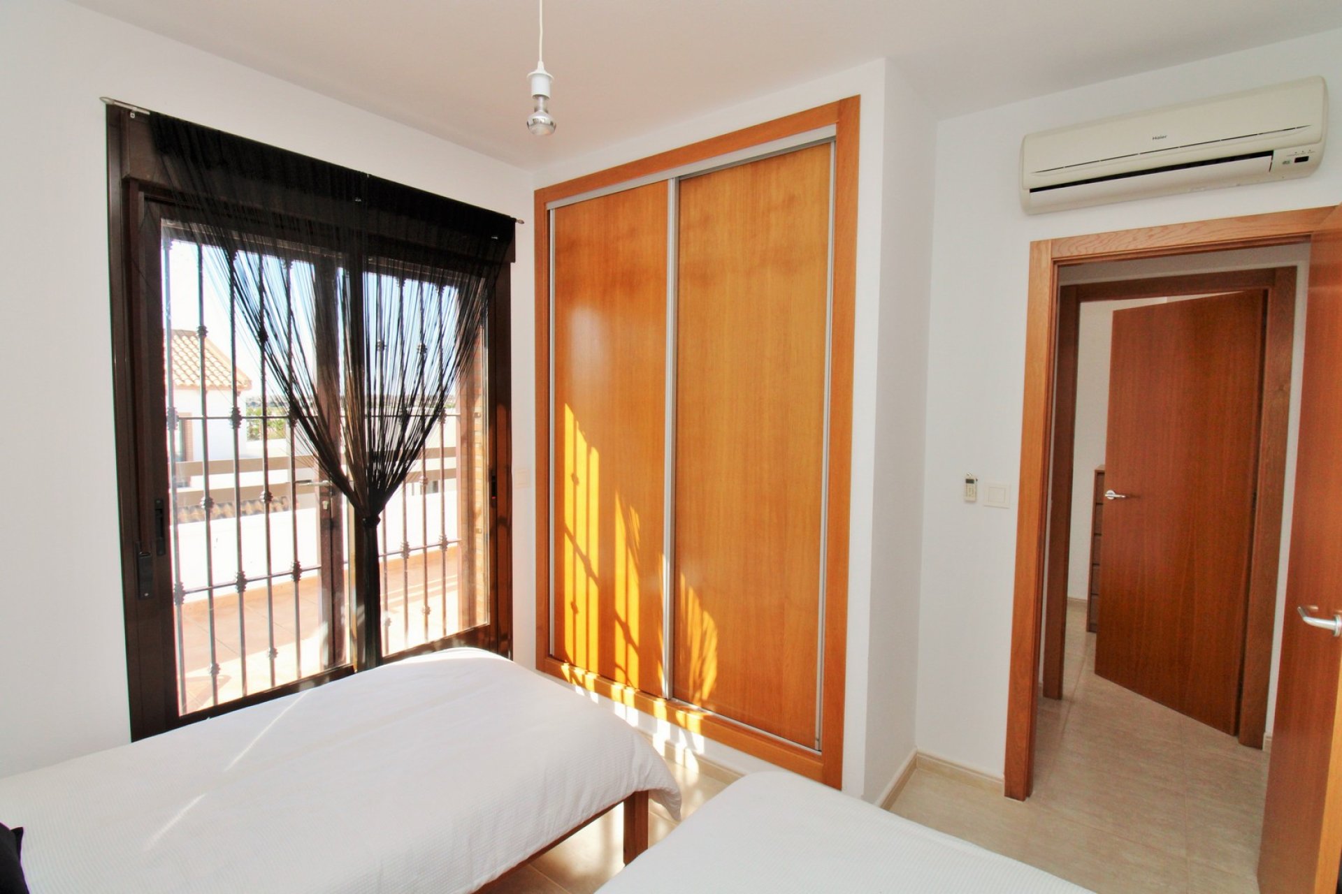 Resale - Villa -
Villamartín - PAU 8