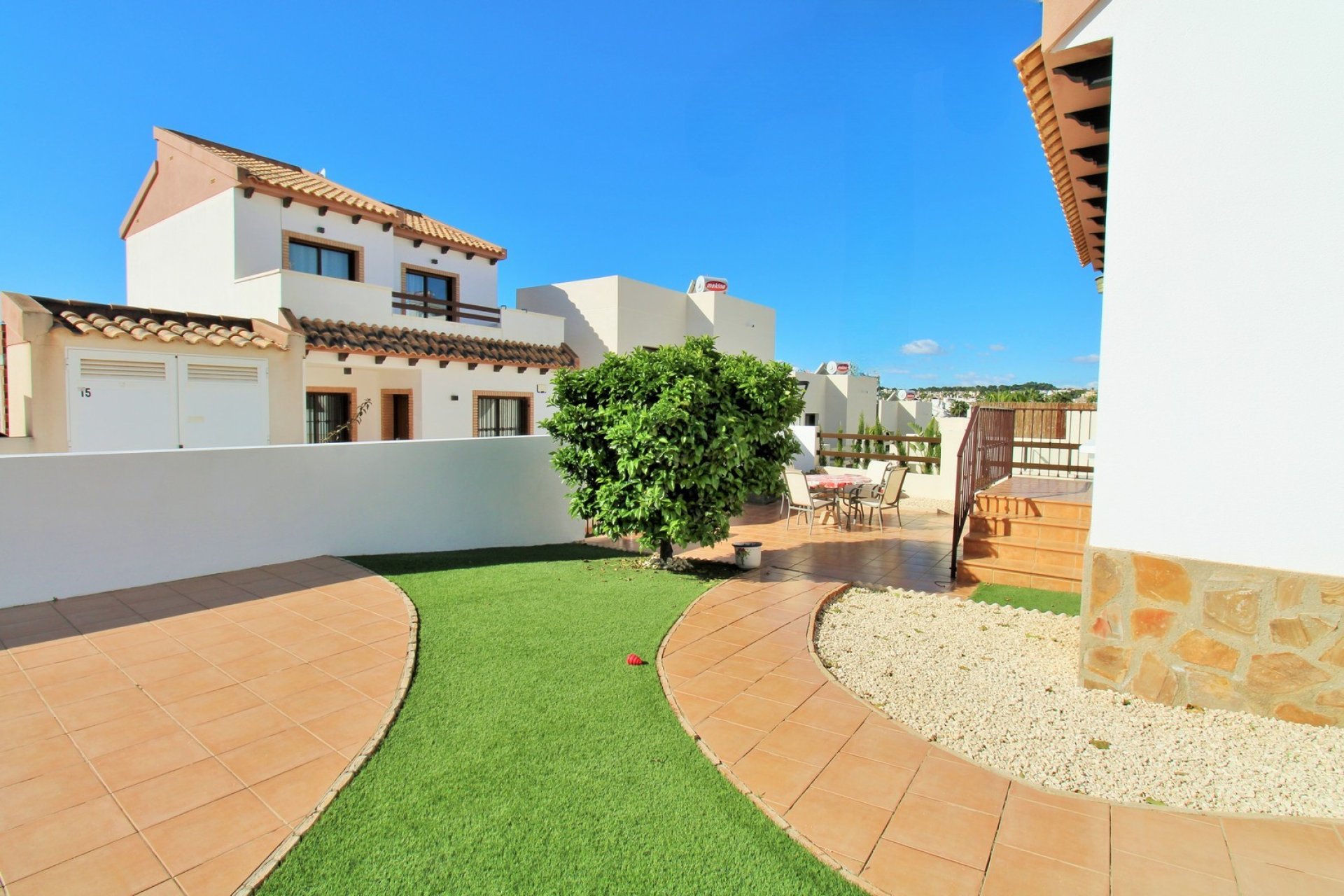 Resale - Villa -
Villamartín - PAU 8