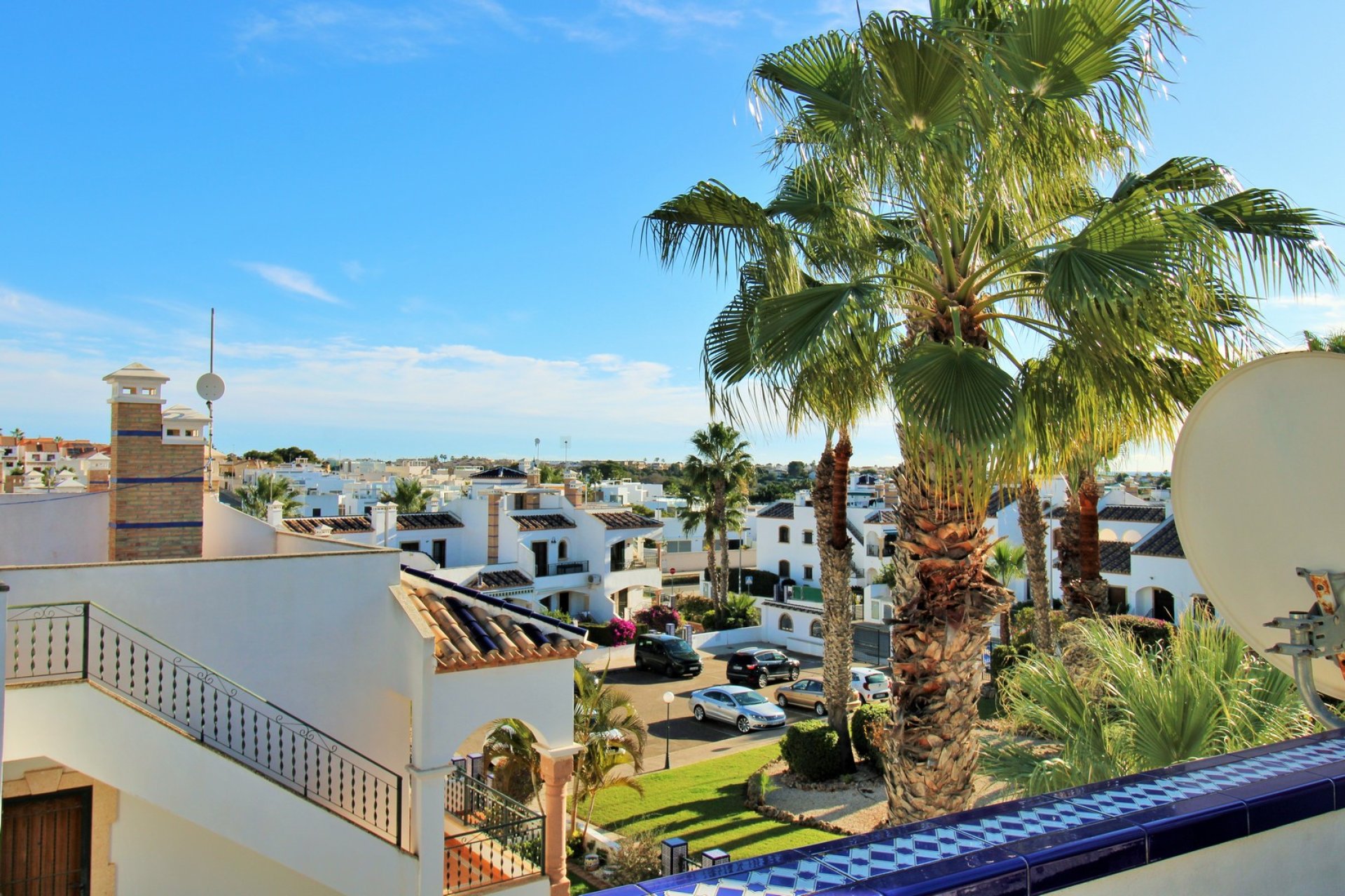 Resale - Villa -
Villamartín - PAU 8