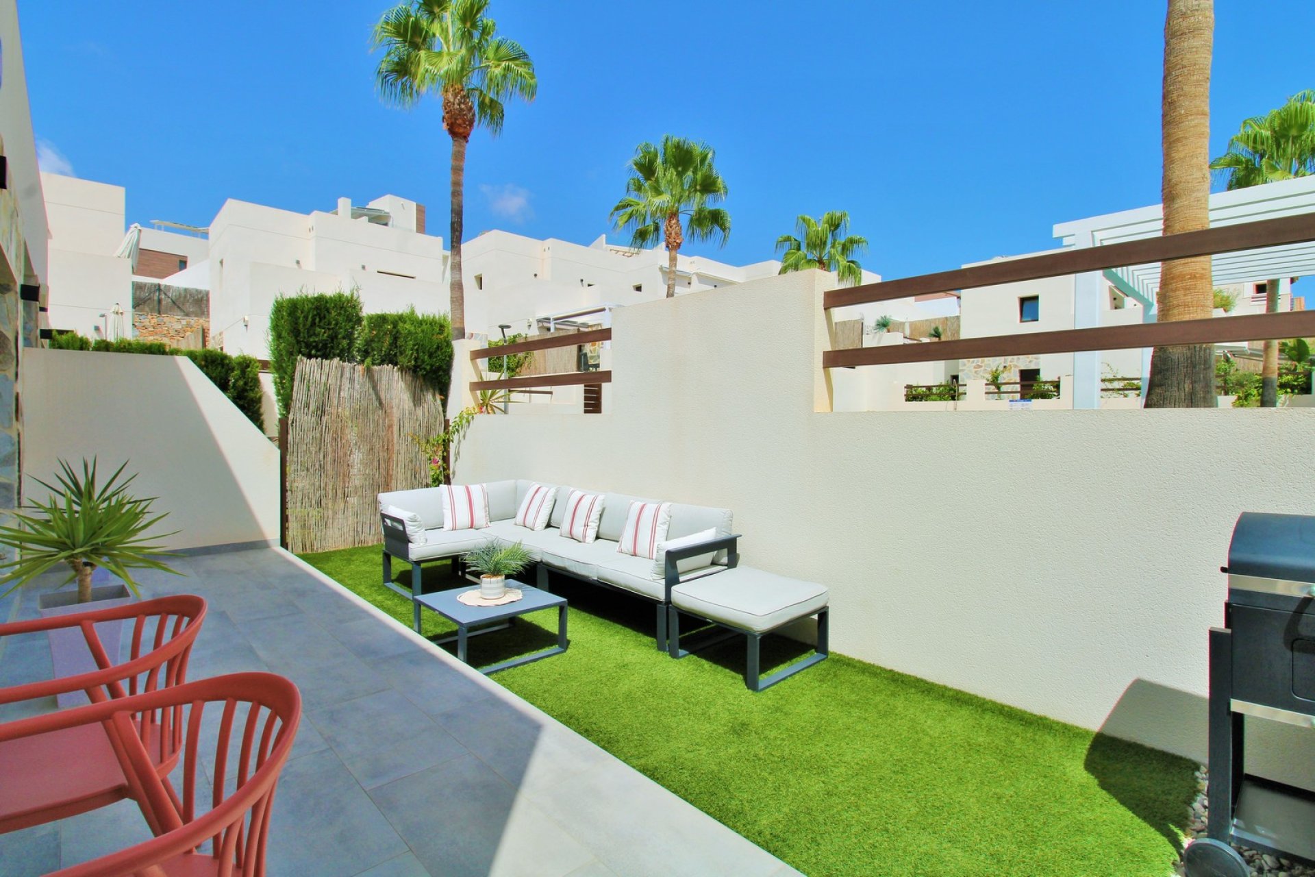 Resale - Villa -
Villamartín - PAU 8