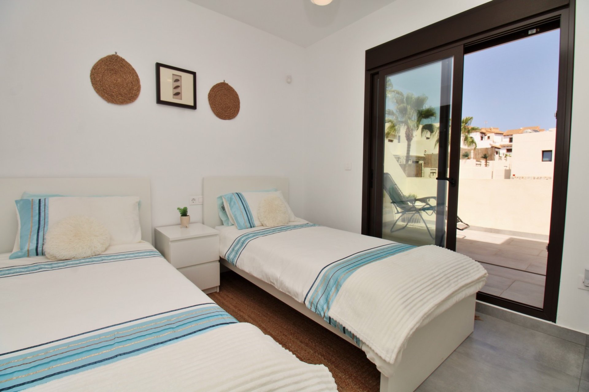Resale - Villa -
Villamartín - PAU 8