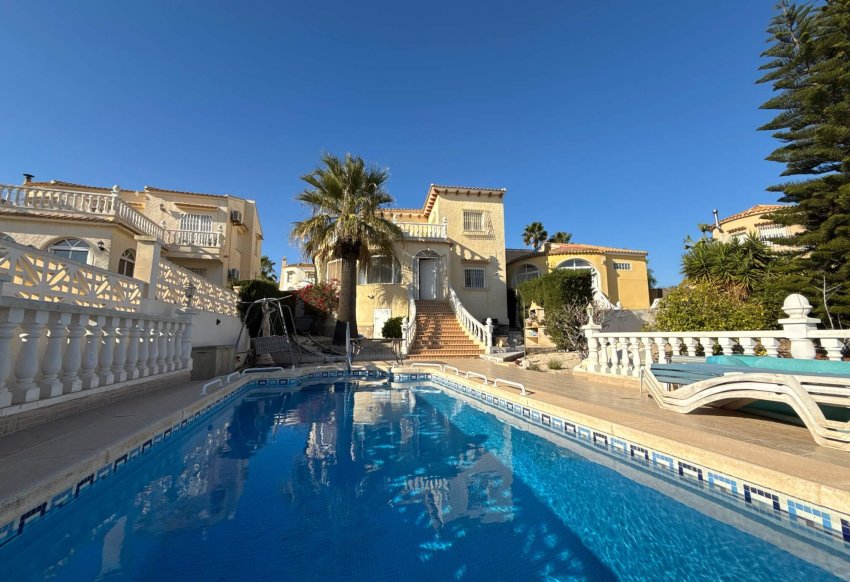 Resale - Villa -
Villamartín - Villamartin