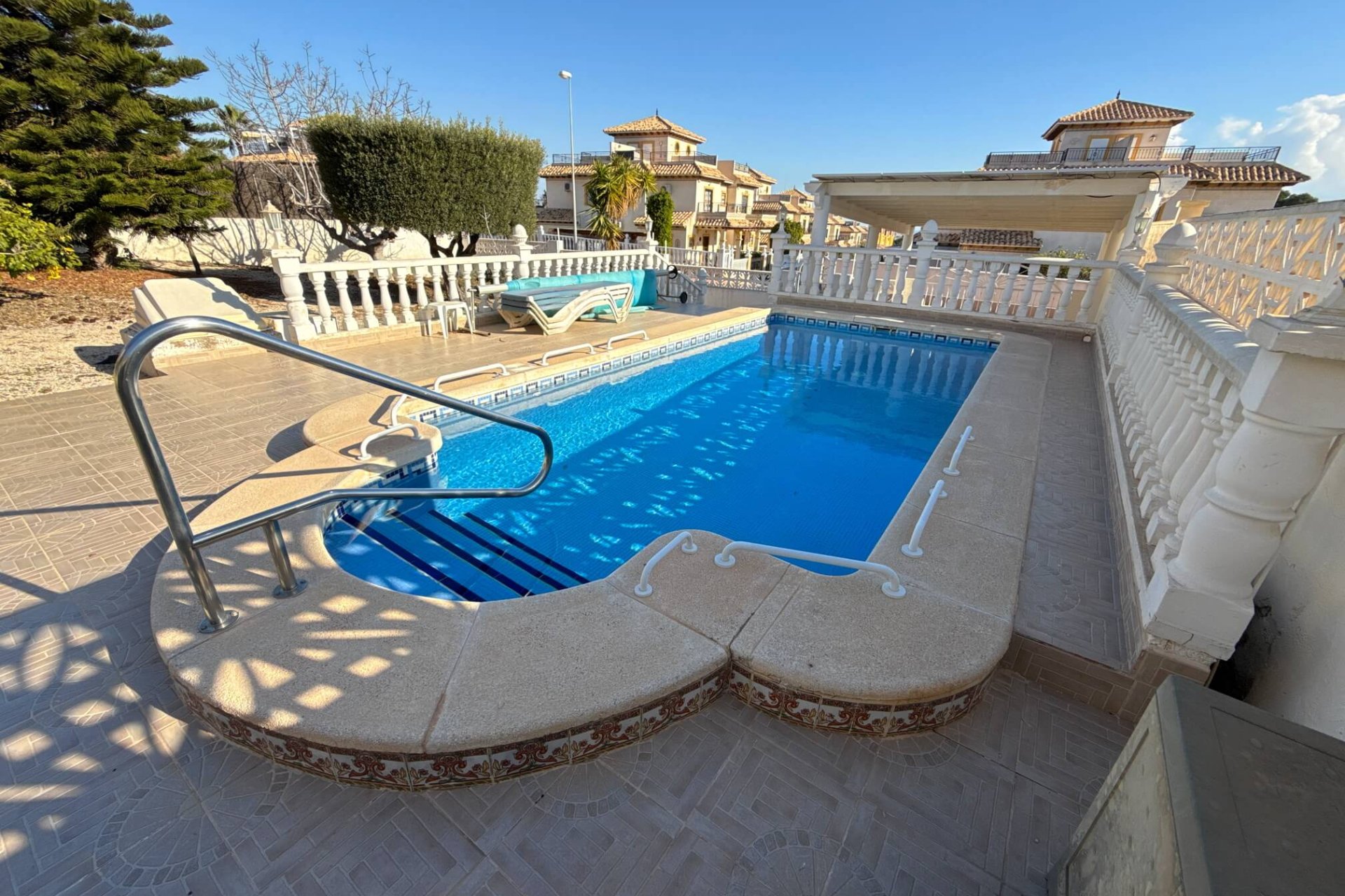 Resale - Villa -
Villamartín - Villamartin