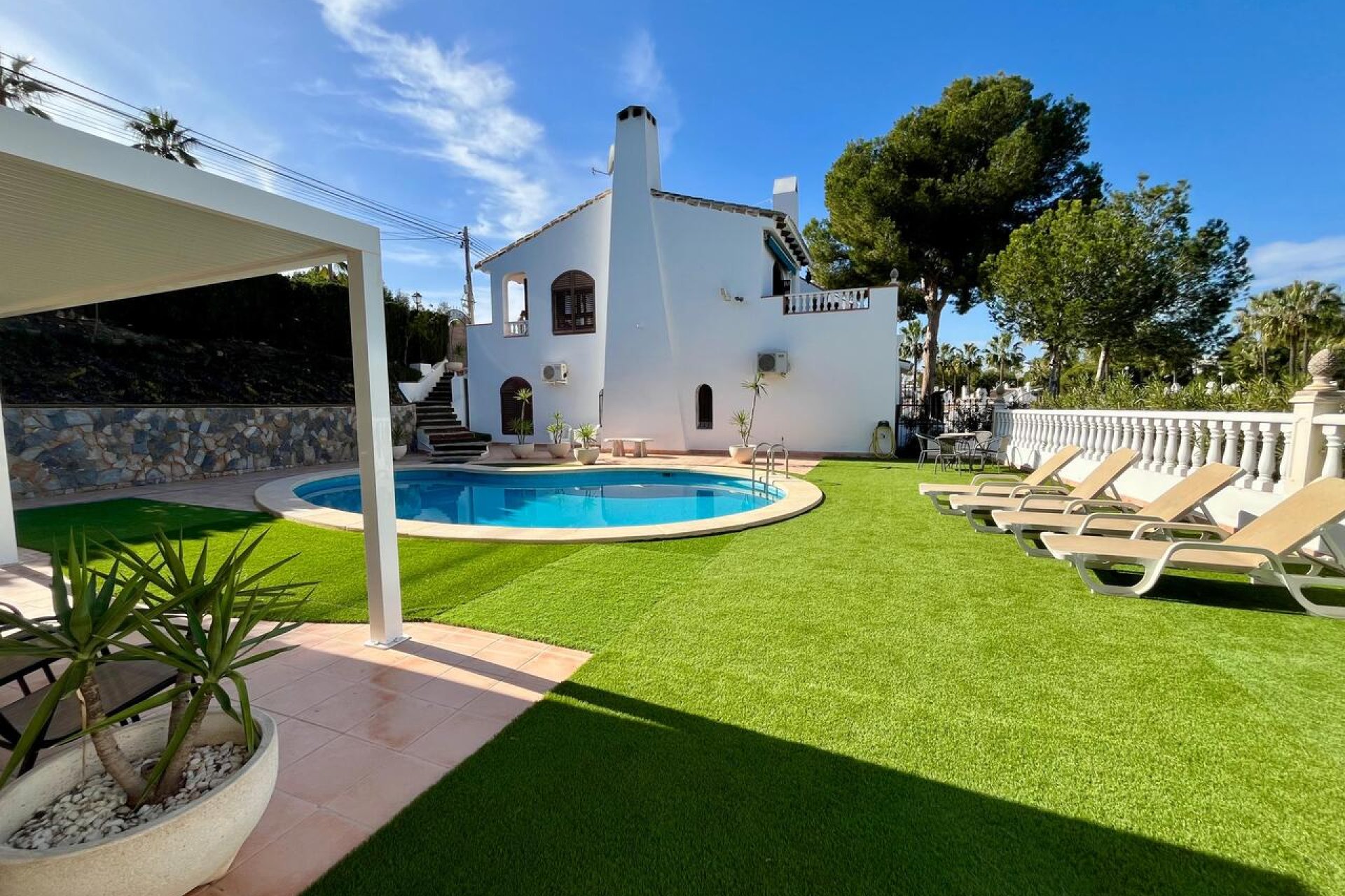 Resale - Villa -
Villamartín - Villamartin