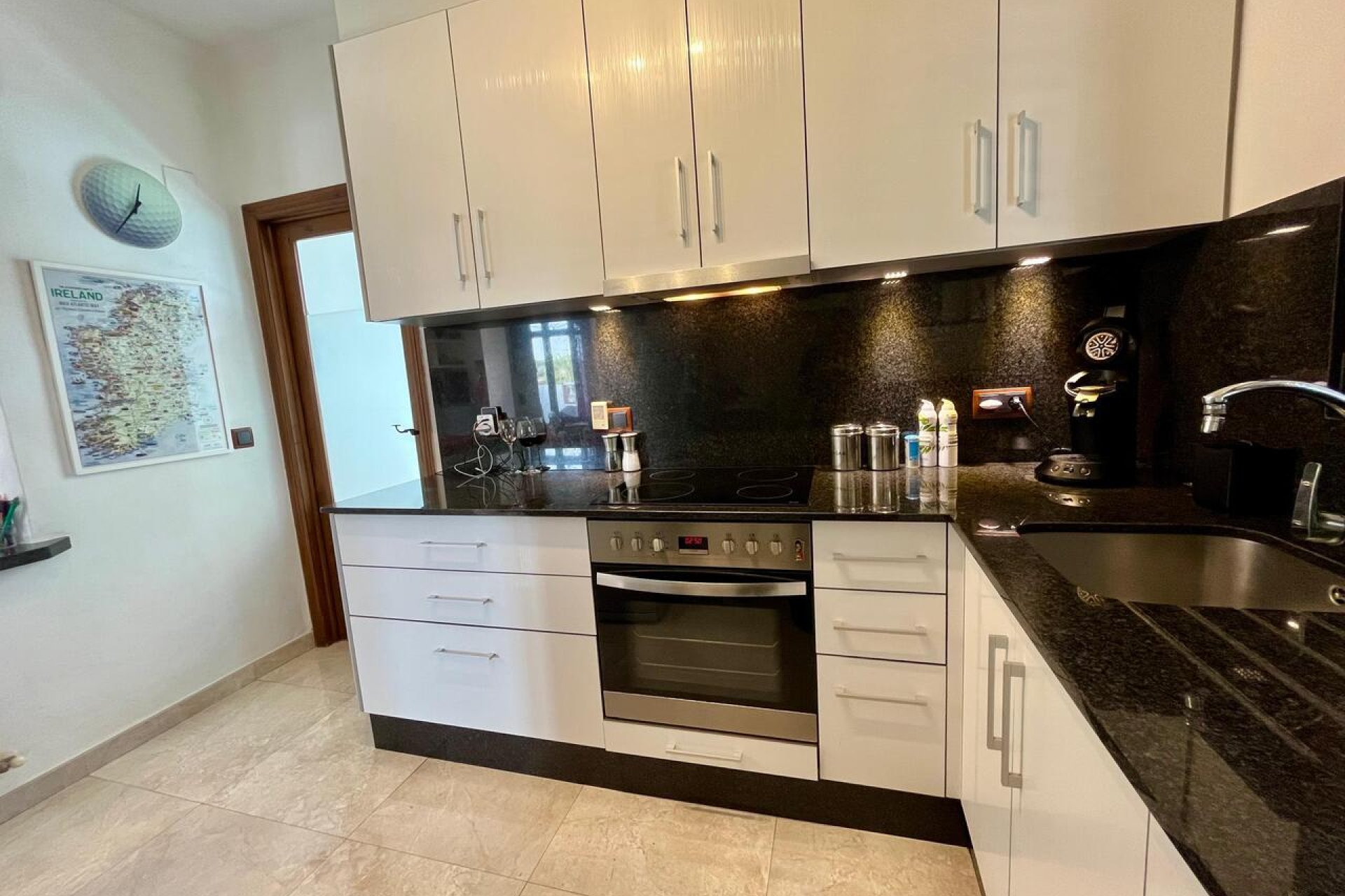 Resale - Villa -
Villamartín - Villamartin