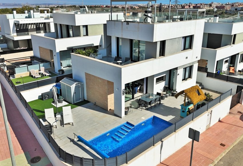 Resale - Villa -
Villamartín - Villamartin