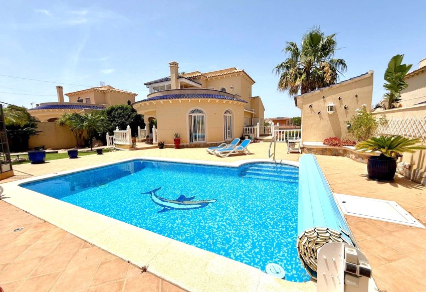 Resale - Villa -
Villamartín - Villamartin