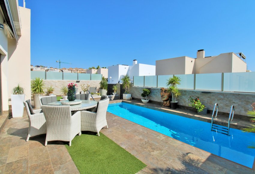 Resale - Villa -
Villamartín - Villamartin