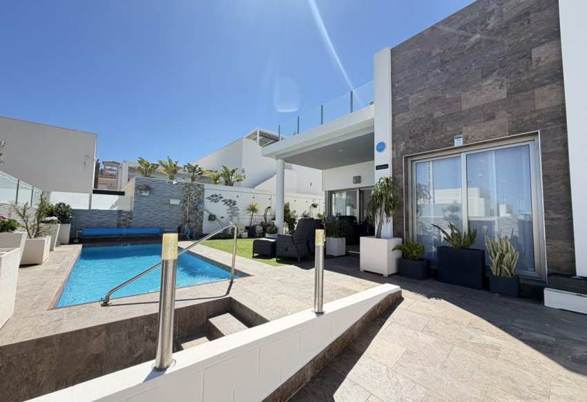 Resale - Villa -
Villamartín - Villamartin