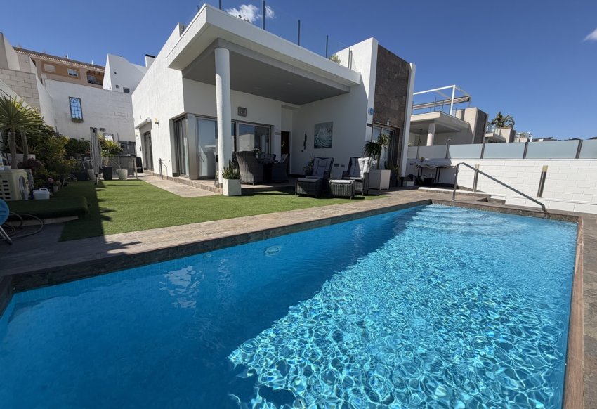 Resale - Villa -
Villamartín - Villamartin