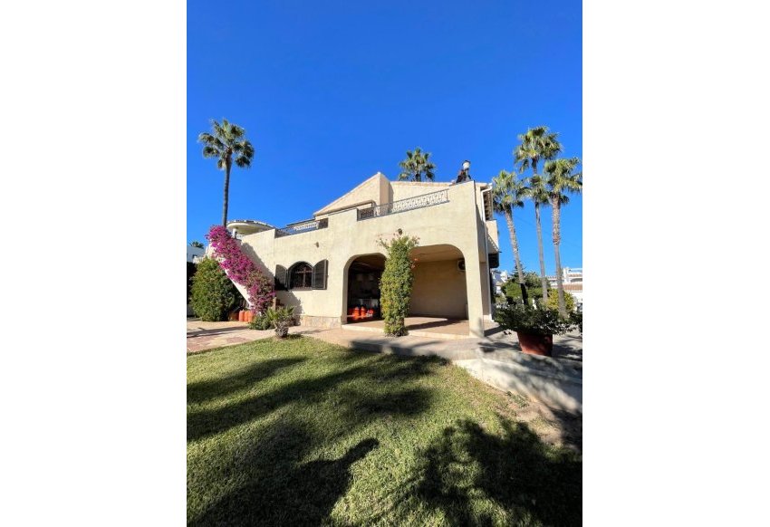 Resale - Villa -
Villamartin