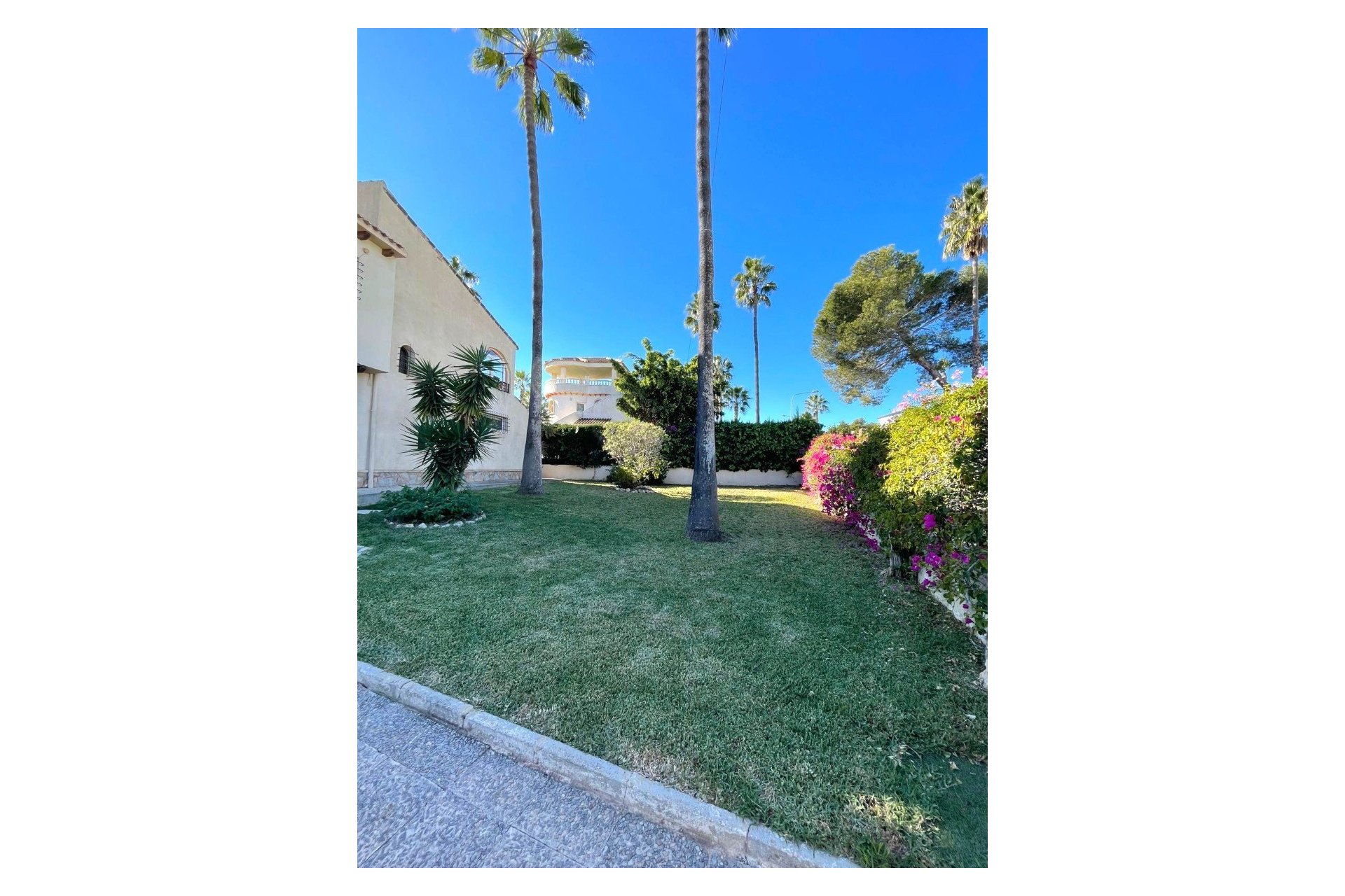 Resale - Villa -
Villamartin