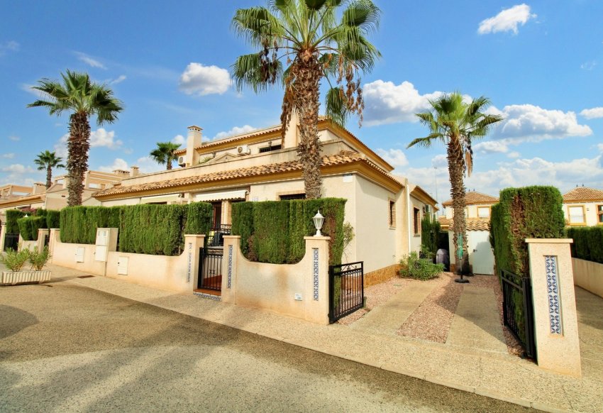 Reventa - Adosado -
Villamartín - PAU 8