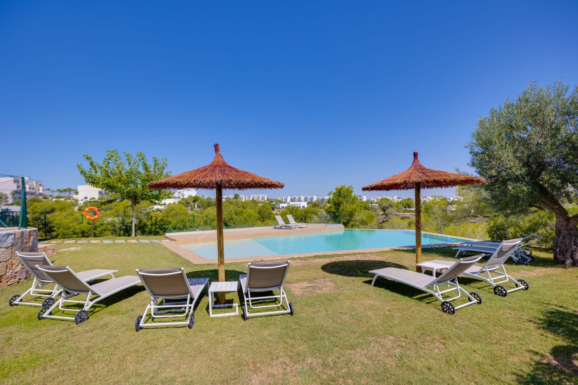 Reventa - Apartamento -
Campoamor - Las Colinas Golf and Country Club