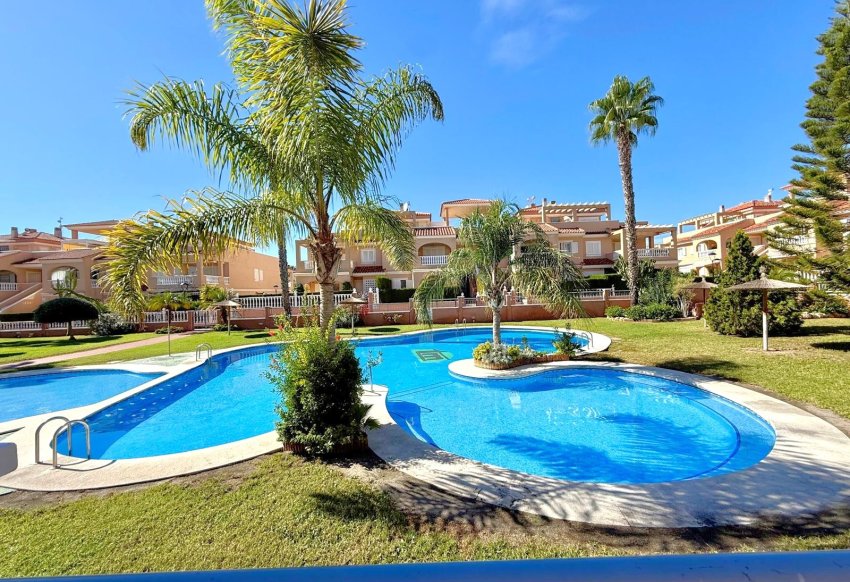 Reventa - Apartamento -
Orihuela Costa - Playa Flamenca