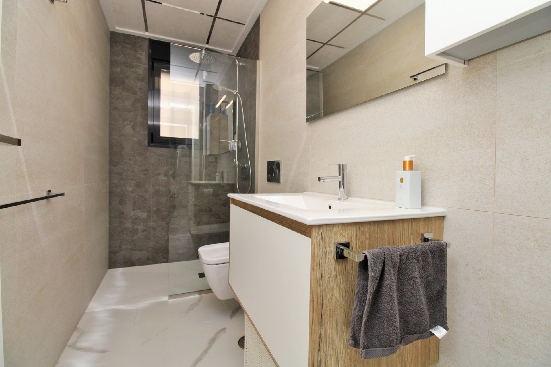 Reventa - Apartamento -
San Miguel de Salinas