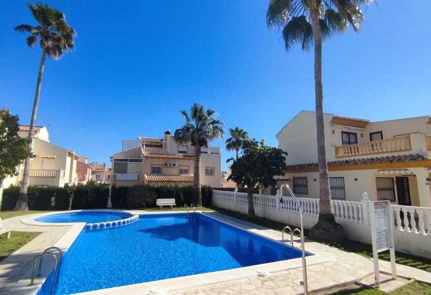 Reventa - Semi Detached Villa -
Playa Flamenca - Play Flamenca