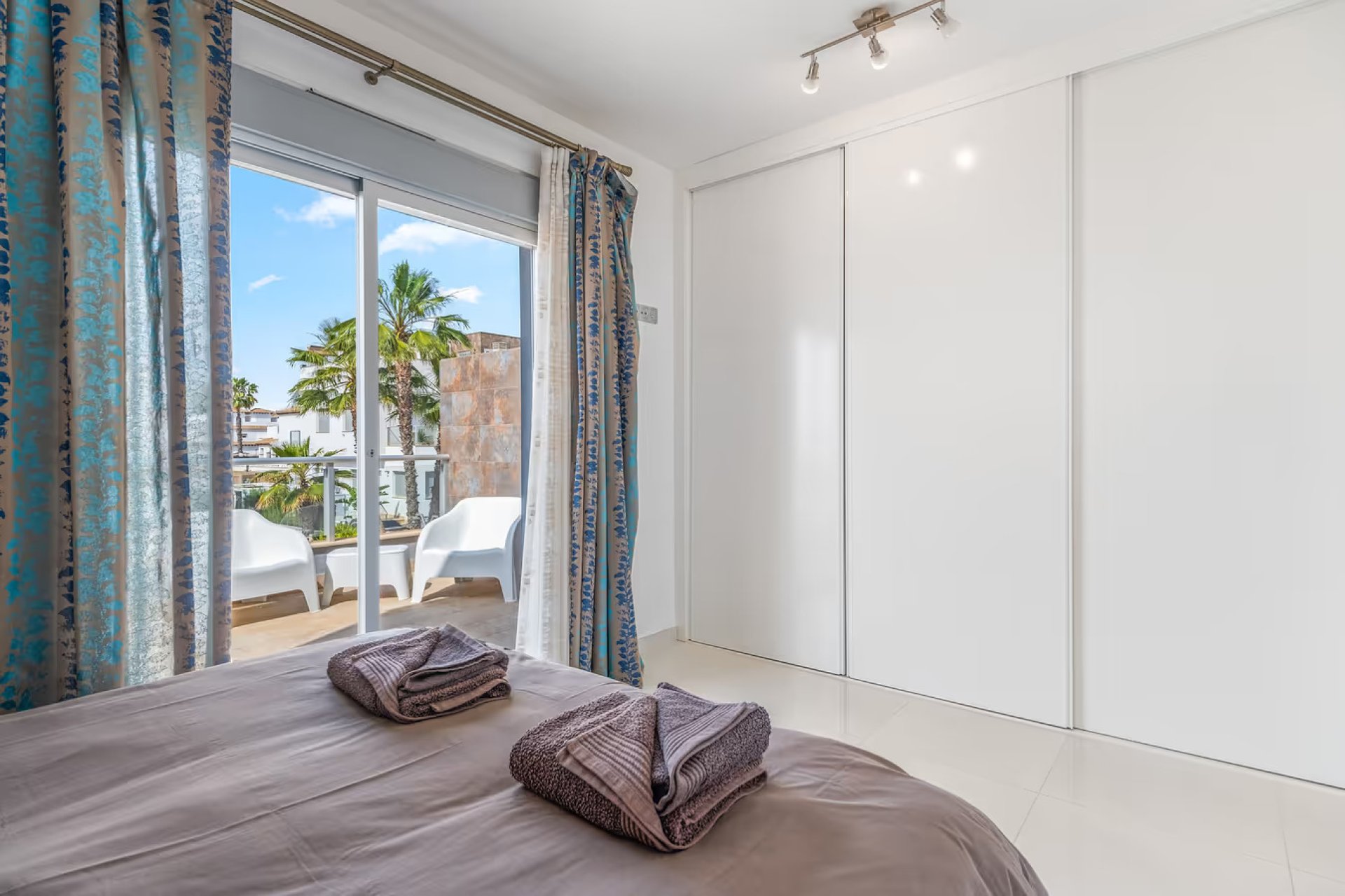 Reventa - Semi Detached Villa -
Punta Prima - Marina Med