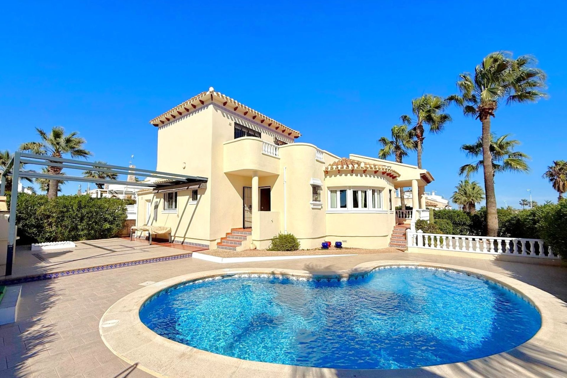 Reventa - Villa -
Orihuela Costa - Los Dolses