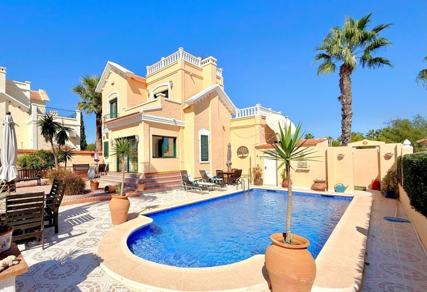 Reventa - Villa -
Orihuela Costa - Los Dolses