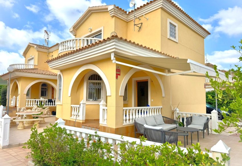 Reventa - Villa -
Orihuela Costa - Villamartín