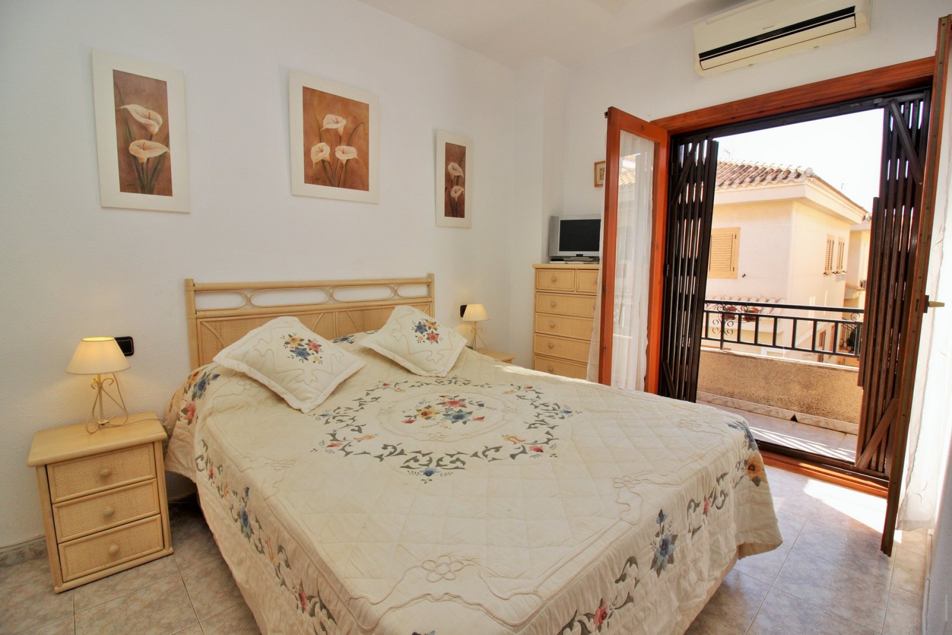 Reventa - Villa -
Playa Flamenca