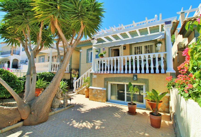 Reventa - Villa -
Villamartín - Las Violetas