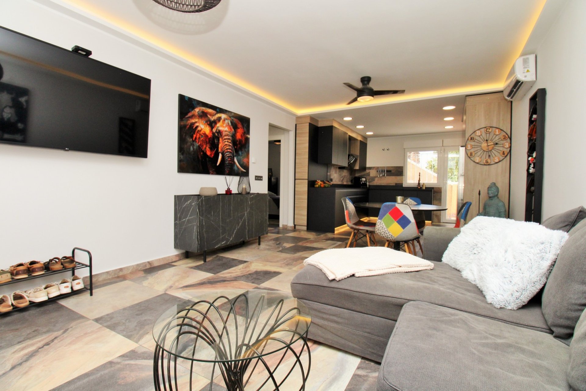 Reventa - Villa -
Villamartín - Las Violetas