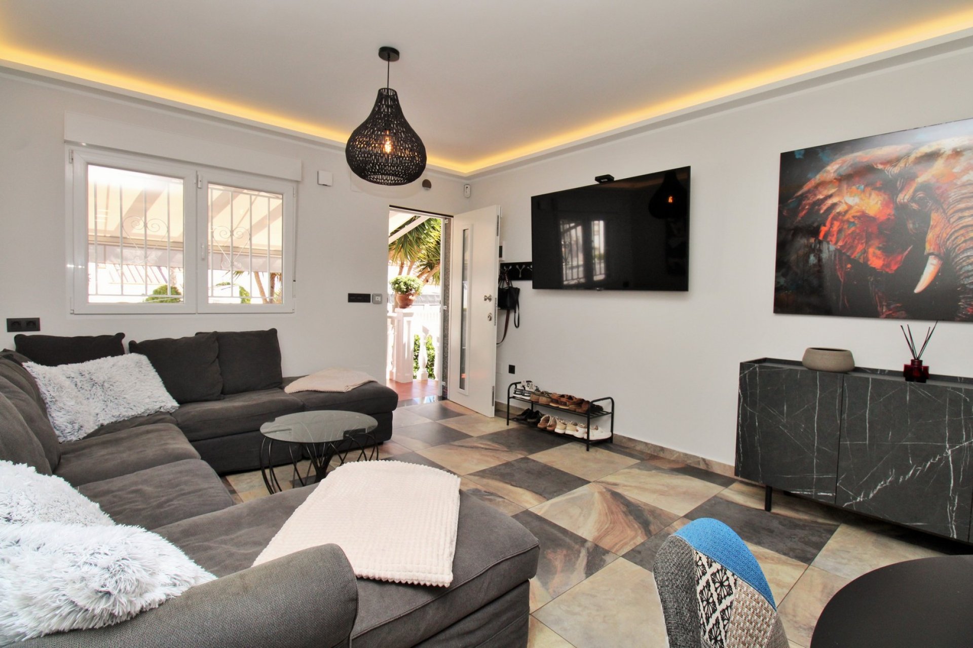 Reventa - Villa -
Villamartín - Las Violetas