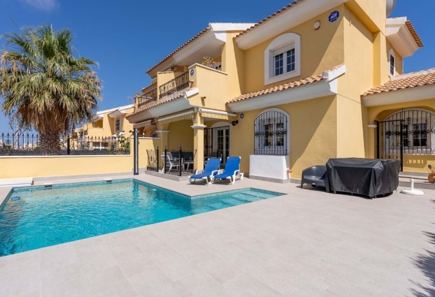 Reventa - Villa -
Villamartín - Los Dolses