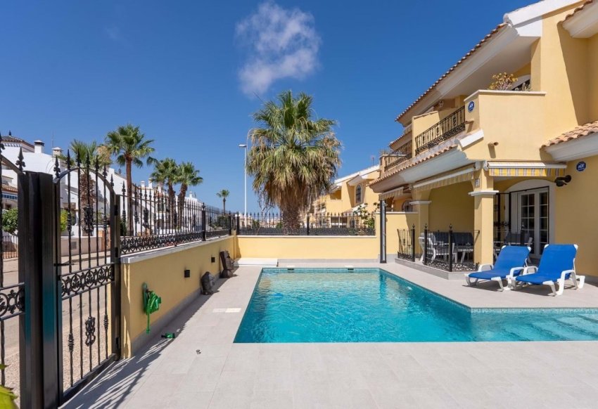 Reventa - Villa -
Villamartín - Los Dolses