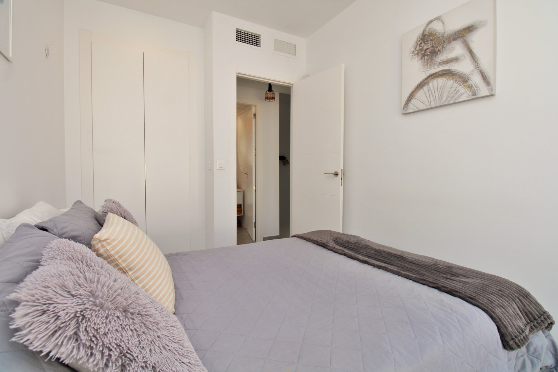 Reventa - Villa -
Villamartín - PAU 8