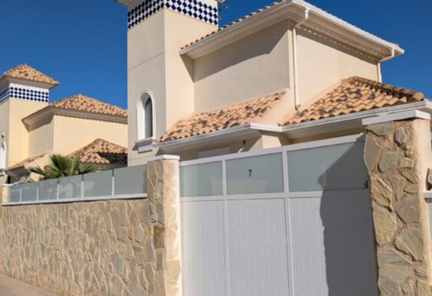 Reventa - Villa -
Villamartín - Villamartin