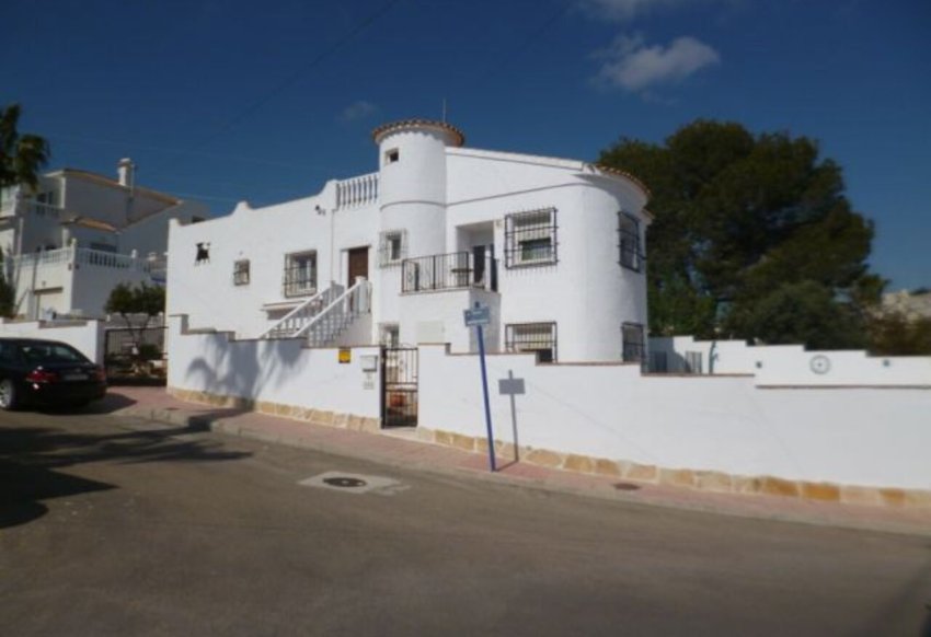 Reventa - Villa -
Villamartín - Villamartin
