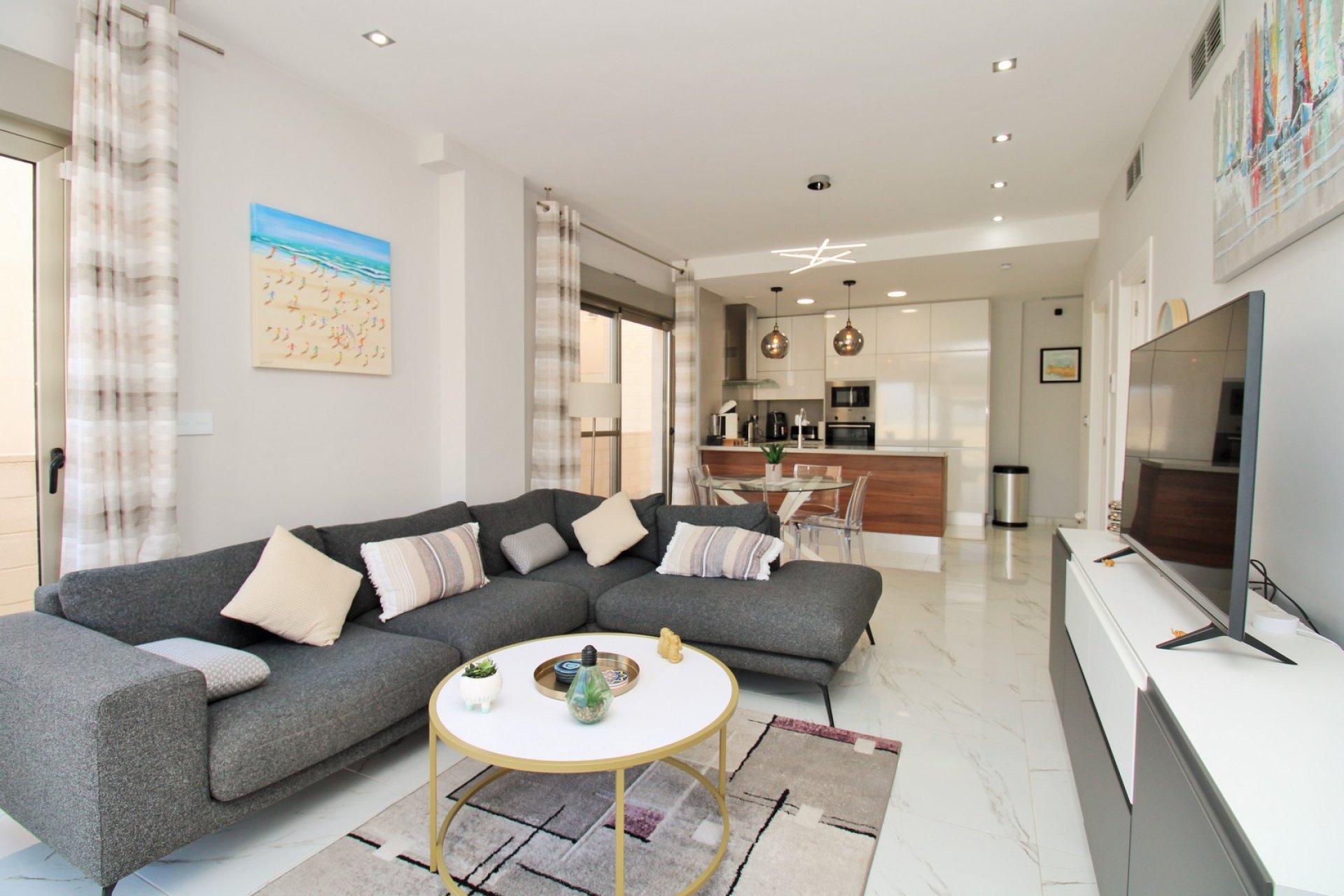 Reventa - Villa -
Villamartín - Villamartin