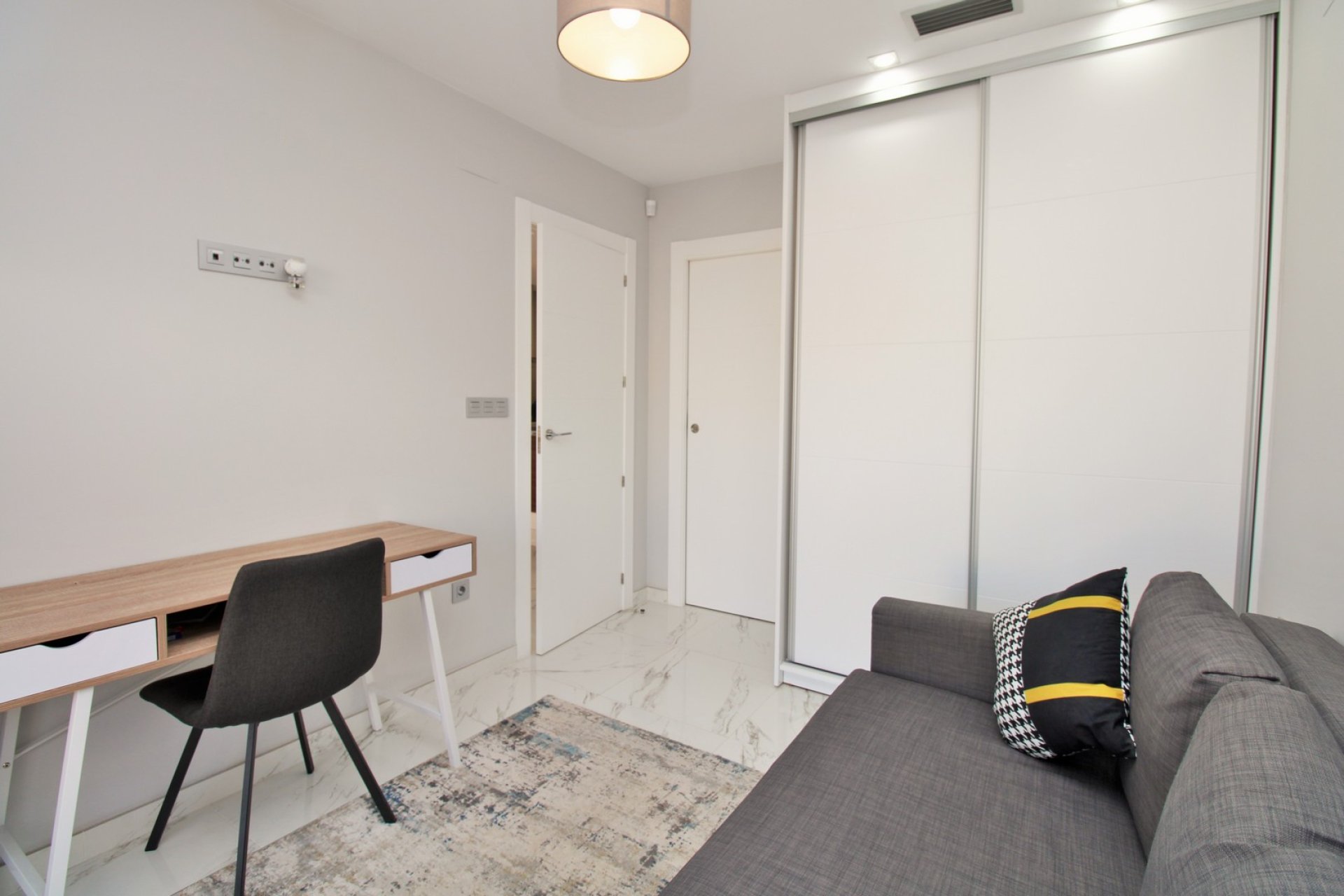 Reventa - Villa -
Villamartín - Villamartin