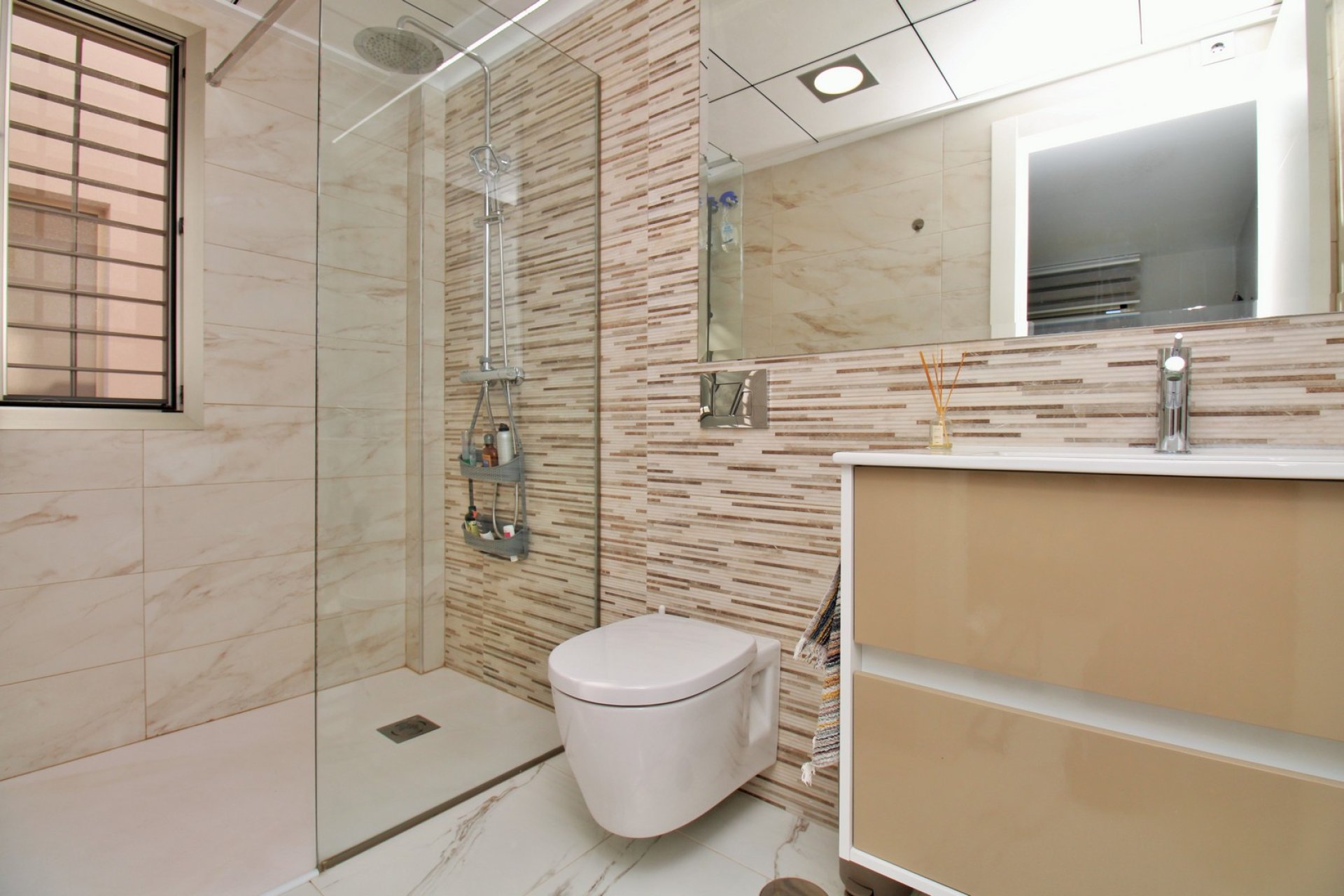 Reventa - Villa -
Villamartín - Villamartin