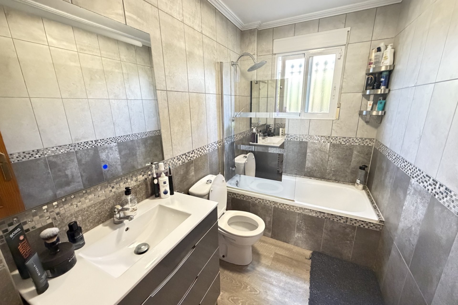Reventa - Villa -
Villamartín - Villamartin