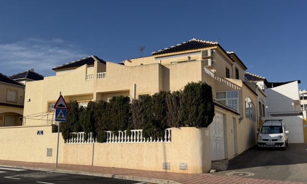 Townhouse - Resale - Los Balcones -
                Los Balcones