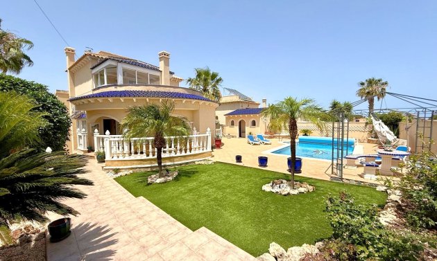 Villa - Återförsäljning - Villamartín - Villamartin