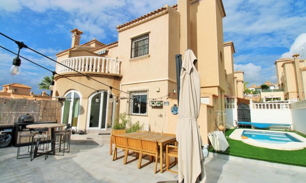 Villa - Återförsäljning - Villamartín - Villamartin