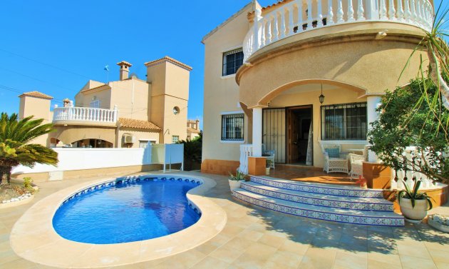 Villa - Återförsäljning - Villamartín - Villamartin