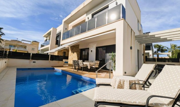 Villa - Resale - Cabo Roig -
                Lomas de Cabo Roig